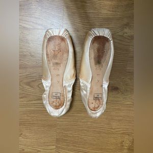 Freed Pointe Shoes - Worn Once - DV WINGBLOCK 2.5 CROWN 4 1/2 X